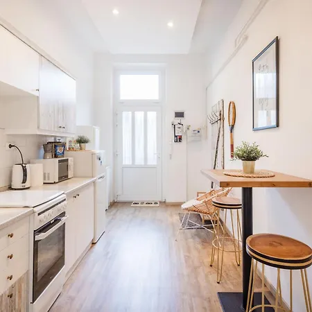 Cozy Design - Near Keleti & Citypark Apartman *